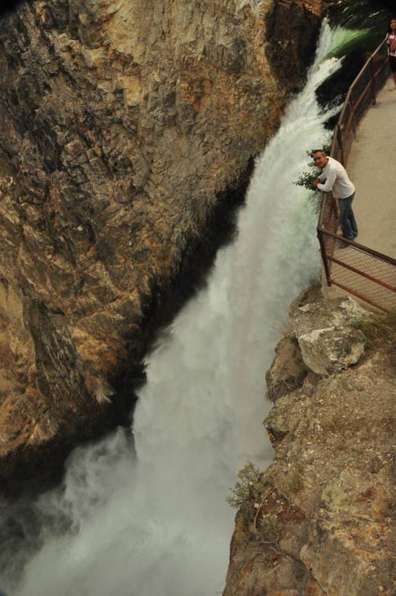 As impressionantes Lower Falls do Grand Canyon de Yellowstone, no Yellowstone National Park, em Wyoming, nos Estados Unidos